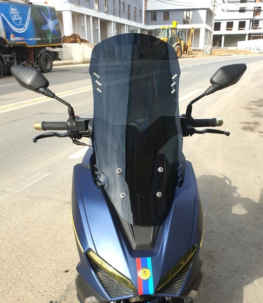 MOTOCAM RKS Vieste 249 Ön Cam 2022-2026 Model 65cm Siyah Renkli 4mm ORTA BOYLU ürün görseli 1