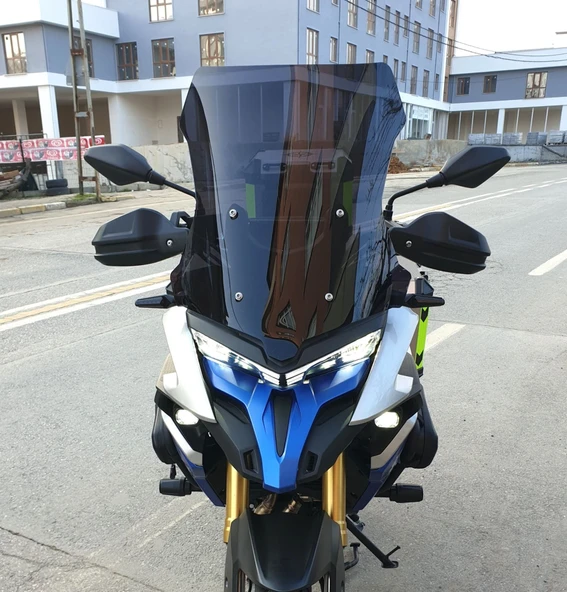 MOTOCAM Voge DSX 525 Ön Cam 2023-2026 Model 65cm Siyah Renkli 4mm SPORTİF MODEL ürün görseli 1