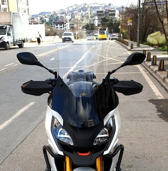 MOTOCAM Peugeot XP 400 Ön Cam 2023-2026 Model 61cm Şeffaf Renkli 4mm ORTA BOYLU ürün görseli 1