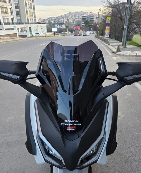 MOTOCAM Honda Forza 250 Ön Cam 2021-2026 Model 43cm Siyah Renkli 4mm ürün görseli 1