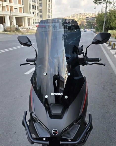 MOTOCAM Salcano Wind 150 Ön Cam 2023-2026 Model 57cm Siyah Renkli 4mm ürün görseli 1