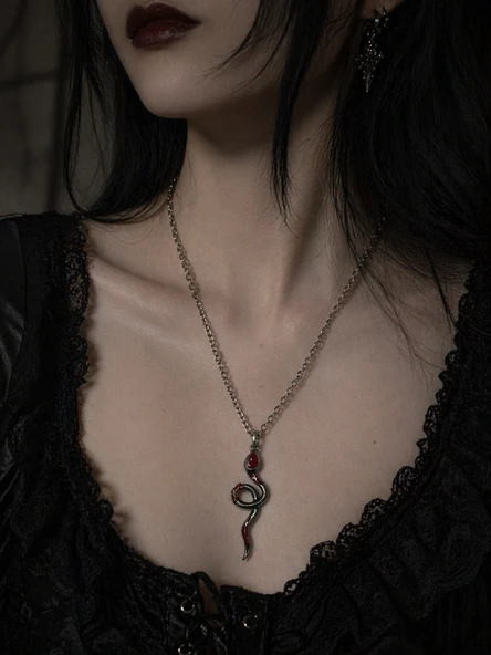 Gotik Yılan Figürlü Kırmızı Detaylı Metal Kolye Unisex 60 cm Zincir ürün görseli 1