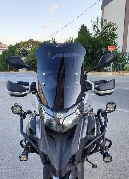MOTOCAM Benelli TRK 502 X Ön Cam 2017-2026 Model 54cm Siyah Renkli 4mm ürün görseli 1