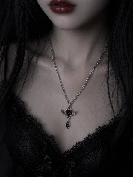 Kırmızı Kalp Kanatlı Gotik Kolye Gümüş Renk Zincir Unisex ürün görseli 1