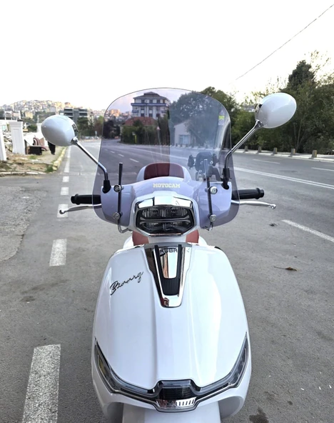 MOTOCAM Küba Bannry Ön Cam 2024-2026 Model 43cm Füme Renkli 4mm APARATSIZ ürün görseli 1
