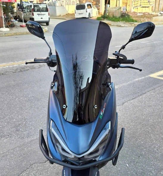 MOTOCAM Küba Newlight 125 Pro Ön Cam 2023-2026 Model 58cm Siyah Renkli 4mm ORİJİNAL BOYLU ürün görseli 1