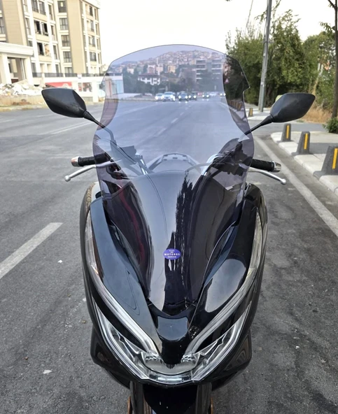 MOTOCAM Honda PCX Ön Cam 2018-2020 Model 65cm Füme Renkli 4mm ORTA BOYLU ürün görseli 1