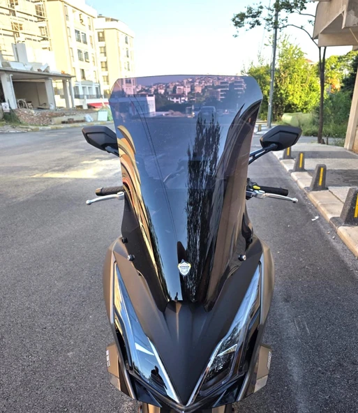 MOTOCAM Kymco Downtown GT 350 Ön Cam 2024-2026 Model 62cm Siyah Renkli 4mm ürün görseli 1