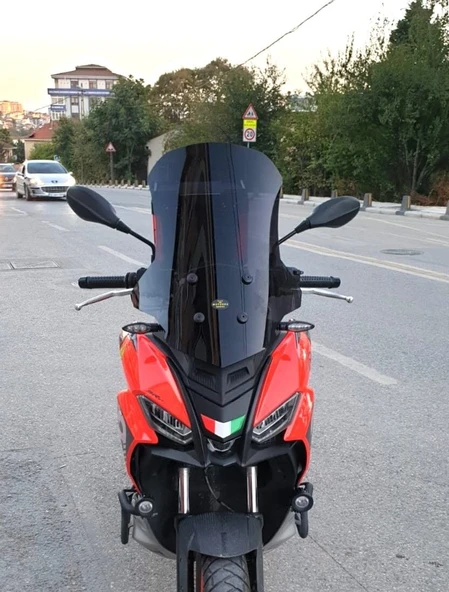 MOTOCAM Aprilia SR GT 200 Ön Cam 2021-2026 Model 58cm Siyah Renkli 4mm ürün görseli 1
