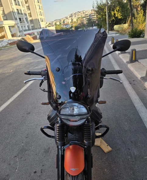 MOTOCAM Moto Guzzi V7 Stone Ön Cam 2021-2023 Model 52cm Siyah Renkli 4mm APARATSIZ ürün görseli 1