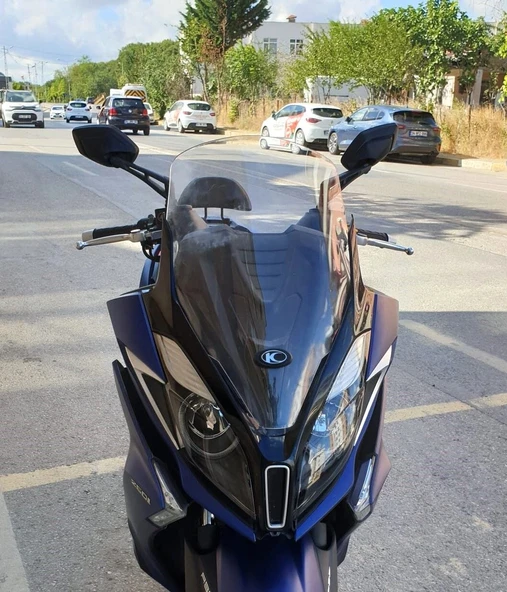 MOTOCAM Kymco Downtown 250i Ön Cam 2016-2026-2026 Model 61cm Şeffaf Renkli 4mm ORİJİNAL BOYLU ürün görseli 1