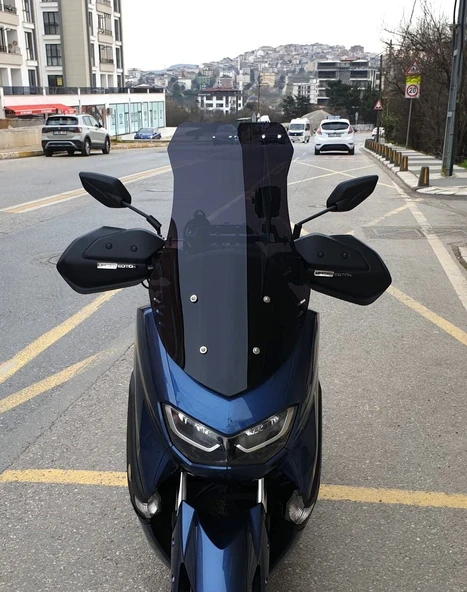 MOTOCAM Yamaha Nmax Ön Cam 2021-2024 Model 72cm Siyah Renkli 4mm UZUN ürün görseli 1
