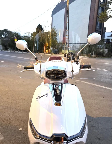 MOTOCAM Küba Bannry Ön Cam 2024-2026 Model 39cm Şeffaf Renkli 4mm Elcikli APARATSIZ ürün görseli 1
