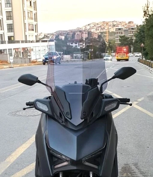 MOTOCAM Yamaha Xmax Ön Cam 2023-2026 Model 65cm Füme Renkli 4mm ürün görseli 1
