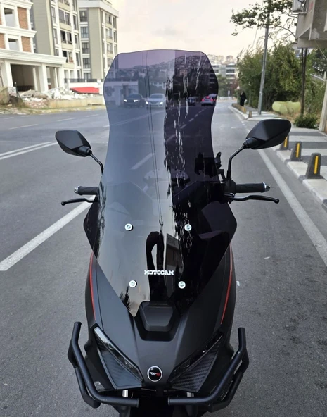 MOTOCAM Skyjet Rivero 125 Ön Cam 2024-2026 Model 57cm Siyah Renkli 4mm SPORTİF ürün görseli 1