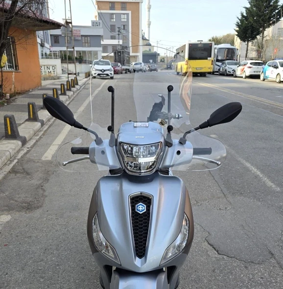 MOTOCAM Piaggio Medley S 150 Ön Cam 2021-2026 Model 56cm Şeffaf Renkli Elcikli APARATSIZDIR ürün görseli 1