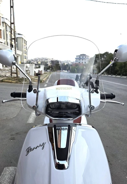 MOTOCAM Küba Bannry Ön Cam 2024-2026 Model 43cm Şeffaf Renkli 4mm APARATSIZ ürün görseli 1
