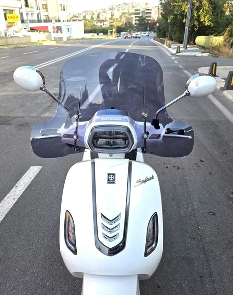 MOTOCAM Arora Safari 125 Ön Cam 2021-2026 Model 37cm Füme Renkli 4mm Elcikli APARATSIZ ürün görseli 1