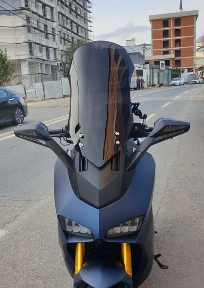 MOTOCAM Yuki Huracan 250 Ön Cam 2022-2026 Model 70cm Siyah Renkli 4mm ürün görseli 1