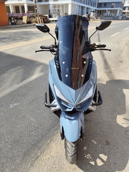 MOTOCAM Küba Chia 125 Ön Cam 2023-2026 Model 55cm Siyah Renkli 4mm KISA ürün görseli 1