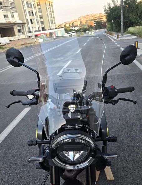 MOTOCAM Husqvarna Svartpilen 250 Ön Cam 2024-2026 Model 47cm Şeffaf Renkli 4mm ürün görseli 1