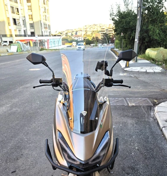 MOTOCAM Küba Newlight 125 Pro Ön Cam 2023-2026 Model 68cm Şeffaf Renkli 4mm ORTA BOYLU ürün görseli 1