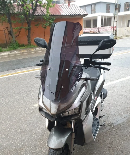 MOTOCAM Küba Rubano 150 Ön Cam 2023-2026 Model 65cm Siyah Renkli 4mm ORTA BOYLU ürün görseli 1