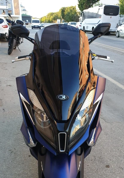 MOTOCAM Kymco Downtown 250i Ön Cam 2016-2026-2026 Model 61cm Siyah Renkli 4mm ORİJİNAL BOYLU ürün görseli 1