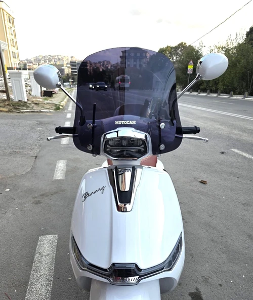 MOTOCAM Küba Bannry Ön Cam 2024-2026 Model 43cm Siyah Renkli 4mm APARATSIZ ürün görseli 1