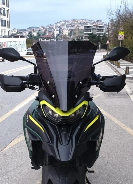 MOTOCAM Benelli TRK 702 X Ön Cam 2024-2026 Model 51cm Siyah Renkli 4mm ürün görseli 1