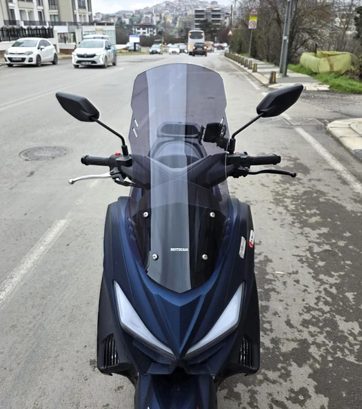 MOTOCAM Arora Max T Ön Cam 2022-2026 Model 65cm Füme Renkli 4mm ORTA BOYLU ürün görseli 1