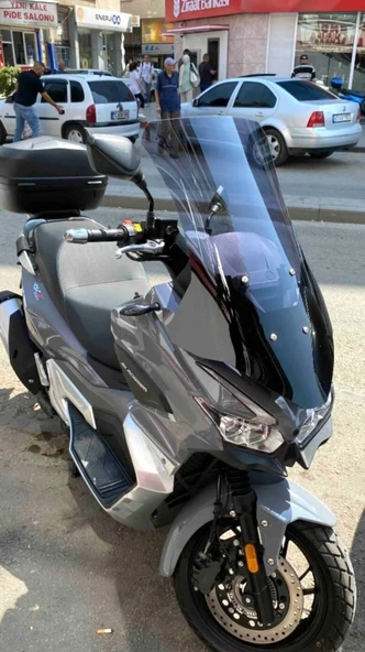 MOTOCAM RKS Blade 250 Ön Cam 2023-2026 Model 65cm Füme Renkli 4mm ORTA BOYLU ürün görseli 1