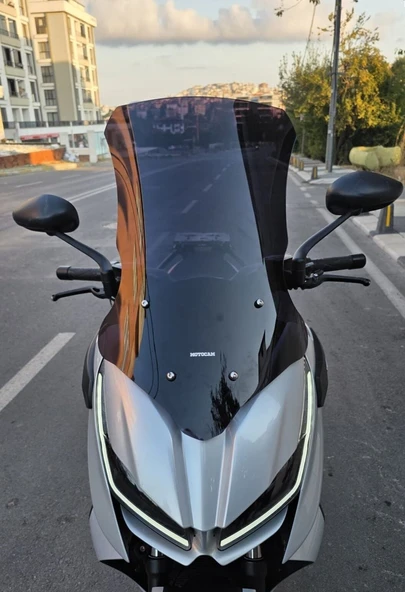 MOTOCAM RKS RZ 250 S Ön Cam 2022-2026 Model 68cm Siyah Renkli 4mm UZUN ürün görseli 1