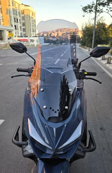MOTOCAM Küba Newcity 125 Ön Cam 2023-2026 Model 75cm Füme Renkli 4mm UZUN ürün görseli 1