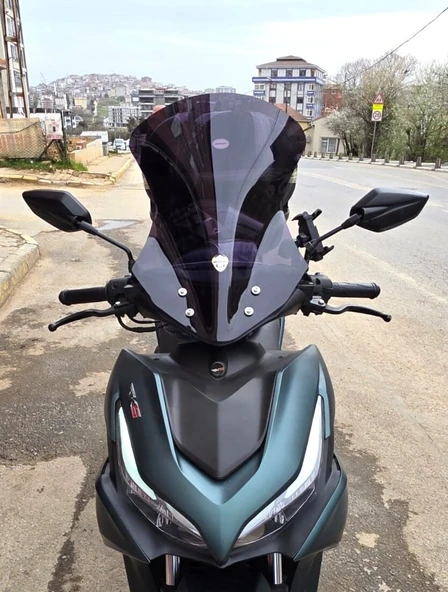 MOTOCAM Küba Arome 125 Ön Cam 2023-2026 Model 54cm Siyah Renkli SPORTİF ürün görseli 1