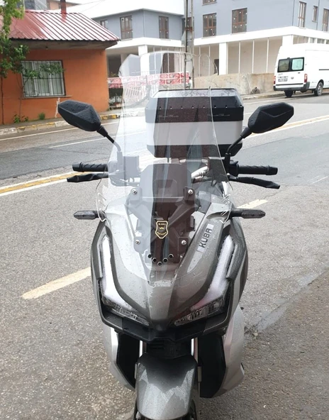 MOTOCAM Küba Rubano 150 Ön Cam 2023-2026 Model 65cm Şeffaf Renkli 4mm ORTA BOYLU ürün görseli 1