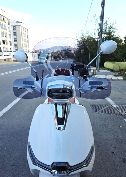 MOTOCAM Yuki Risotto 125 Ön Cam 2022-2026 Model 43cm Füme Renkli 4mm Elcikli APARATSIZ ürün görseli 1