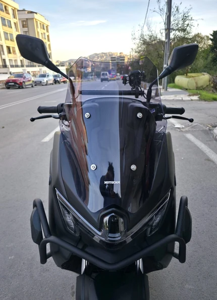 MOTOCAM Yamaha Nmax Ön Cam 2025-2026 Model 43cm Füme Renkli SPORTİF ürün görseli 1