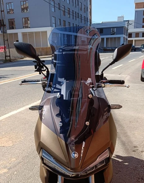 MOTOCAM Yuki Adventure 150 Ön Cam 2023-2026 Model 65cm Füme Renkli 4mm ORTA BOYLU ürün görseli 1