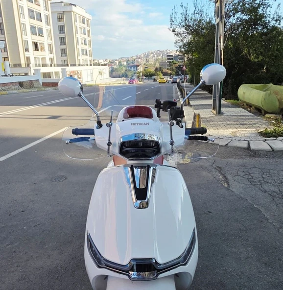 MOTOCAM Yuki Risotto 125 Ön Cam 2022-2026 Model 43cm Şeffaf Renkli 4mm Elcikli APARATSIZ ürün görseli 1