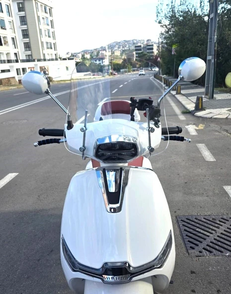 MOTOCAM Yuki Risotto 125 Ön Cam 2022-2026 Model 39cm Şeffaf Renkli 4mm APARATSIZ ürün görseli 1