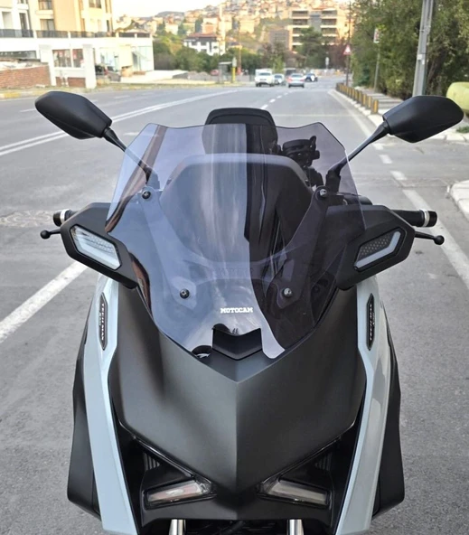 MOTOCAM Yamaha Xmax Techmax Ön Cam 2025-2026 Model 39cm Füme Renkli 4mm Asansörlü ürün görseli 1
