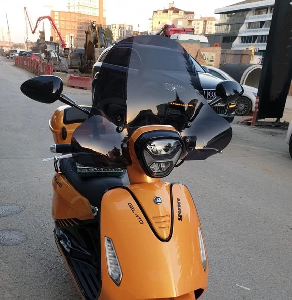 MOTOCAM Yuki Gelato 150 Ön Cam 2023-2026 Model 43cm Siyah Renkli 4mm APARATSIZ ürün görseli 1