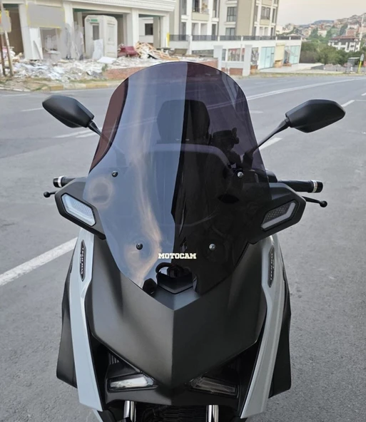 MOTOCAM Yamaha Xmax Techmax Ön Cam 2025-2026 Model 52cm Siyah Renkli 4mm Asansörlü ürün görseli 1