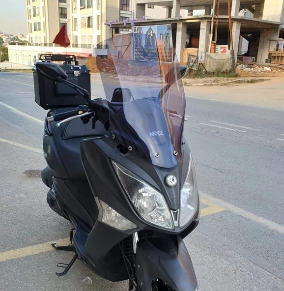 MOTOCAM SYM Joymax 250 İ Ön Cam 2013-2016 Model 75cm Füme Renkli 4mm UZUN ürün görseli 1