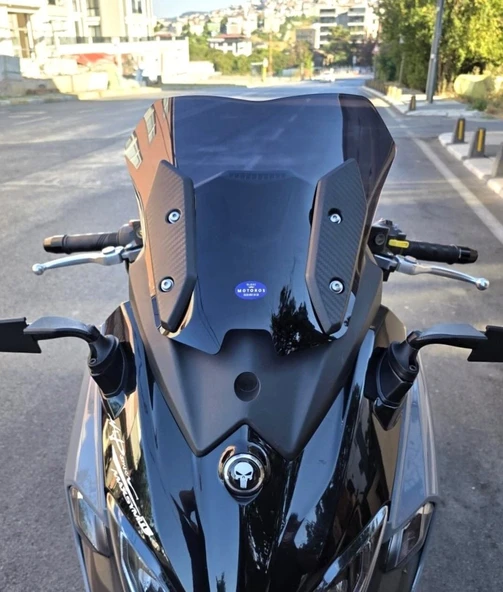 MOTOCAM Sym Maxsym TL 508 Ön Cam 2022-2026 Model 41cm Siyah Renkli 4mm SPORTİF ürün görseli 1