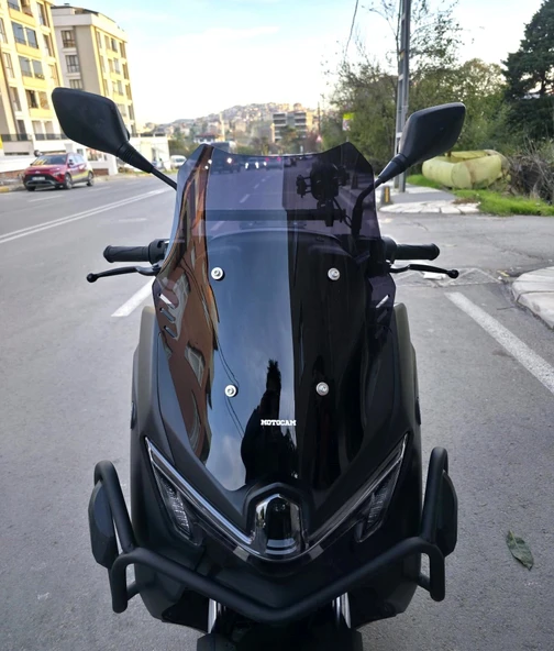 MOTOCAM Yamaha Nmax Ön Cam 2025-2026 Model 43cm Siyah Renkli SPORTİF ürün görseli 1