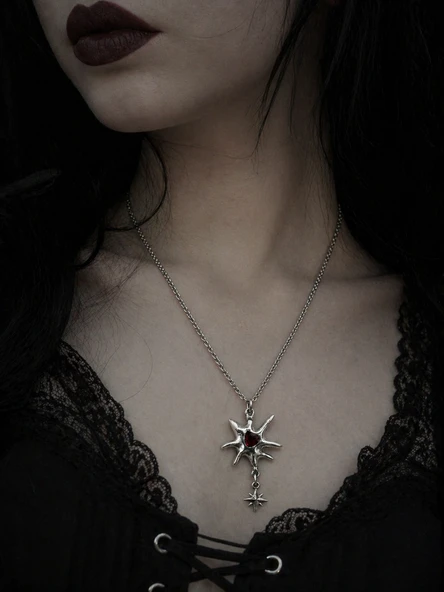 Gotik Güneş Form Kırmızı Detaylı Unisex Kolye 60 cm Metal Zincir ürün görseli 1