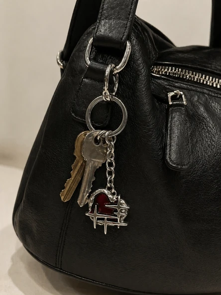 Gotik Kırmızı Kalp Figürlü Metal Anahtarlık Unisex Tasarım ürün görseli 1