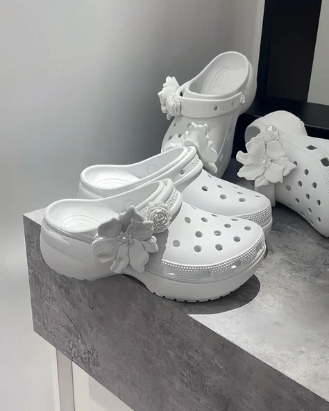 Crocs Classic Platform Bouquet Clog - Resim 2